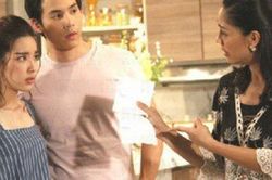Nghe lời mẹ, chàng trai bỏ bạn gái làm phục vụ ở nhà hàng, 10 năm sau gặp lại hắn nghẹn ngào tự chửi mình ngu