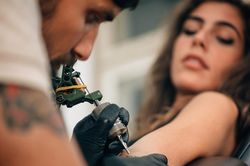 8 điều bạn không nên làm khi đi xăm
