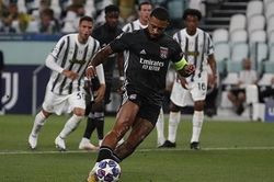 Siêu sao Ronaldo tỏa sáng, Juventus vẫn phải dừng cuộc chơi