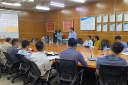 Giảng viên nhận nhiệm vụ cùng 'bảo bối'