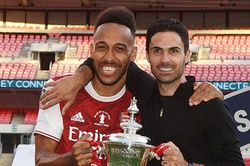 Aubameyang nhận giải cầu thủ Arsenal xuất sắc nhất mùa 2019/2020
