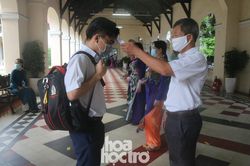 Toàn cảnh điểm thi môn Văn kì thi tốt nghiệp THPT 2020: Thí sinh đổ mồ hôi vì nóng