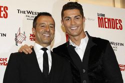 Ronaldo yêu cầu người đại diện đàm phán với PSG