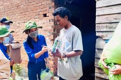 'Tri thức xanh' đến buôn làng tuyên truyền phòng chống dịch COVID-19