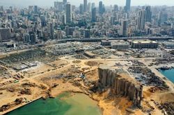 Tổng thống Lebanon từ chối điều tra quốc tế vụ nổ tại cảng Beirut, hé lộ khả năng bị tấn công