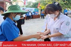 Tình nguyện tiếp sức cho các sĩ tử tại 35 điểm thi tốt nghiệp THPT ở Hà Tĩnh