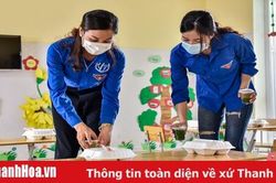 Hàng trăm suất cơm miễn phí trao tay thí sinh vùng cao