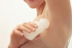 6 sai lầm nhiều người mắc khi sử dụng lăn khử mùi khiến nách càng 'nặng mùi'