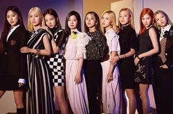 Twice ra mắt đĩa đơn đối đầu trực tiếp với BTS
