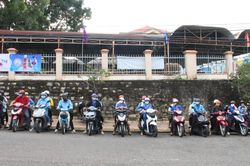 Kon Tum: Đội xe ôm tình nguyện viên đưa đón thí sinh miễn phí