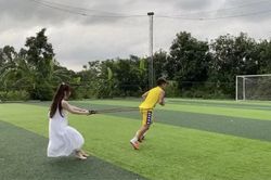 Huỳnh Anh tập luyện thể lực cùng Quang Hải