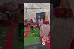 Clip: Mang cả cây đu đủ vào đám cưới, người phụ nữ 'quẩy' cực nhiệt tình