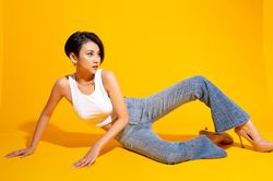 Muôn vàn kiểu phối với đồ jeans, từ dạo phố đến lên văn phòng đều cực đẹp