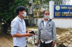 Chủ tịch Mặt trận Tổ quốc, Bí thư Đoàn xã đi thi tốt nghiệp THPT