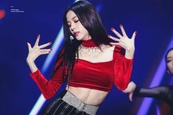 Muốn biết cơ bụng số 11 chuẩn của phái nữ trông thế nào, cứ nhìn Jisoo (BLACKPINK) là rõ
