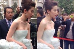 Ảnh chụp không qua chỉnh sửa của Lưu Diệc Phi, Lưu Thi Thi