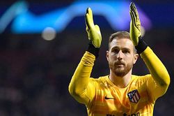 Atletico Madrid: Thật may vì Oblak vẫn đứng trong khung gỗ