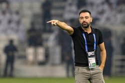 'Người hùng Covid-19' Xavi bị phạt vì trốn cách ly y tế