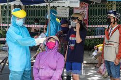 Đà Nẵng: Đổ quân ra chợ 'truy bắt' COVID-19
