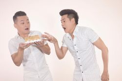 Phùng Ngọc Huy livestream bán hàng sau chuỗi ngày buồn bã, mệt mỏi vì sự ra đi của cố diễn viên Mai Phương