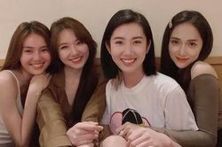Hương Giang khoe sắc cùng 'hội chị em' nghệ sĩ thân thiết