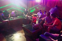 Lén mở karaoke cho hàng chục người hát hò, phê ma túy bất chấp lệnh cấm
