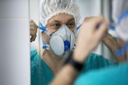 Ai được tiêm những liều vaccine COVID-19 đầu tiên ở Nga?
