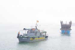 Quảng Nam: Lai dắt tàu câu mực bị hỏng máy trên biển vào bờ an toàn