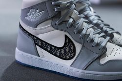 Phát hiện kiện giày Nike Dior fake trị giá 4 triệu USD tại Mỹ