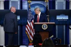 Diễn biến vụ nổ súng gần Nhà Trắng khiến ông Trump phải sơ tán