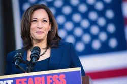 Thách thức đón chờ nữ 'phó tướng' giúp Joe Biden đấu ông Trump