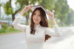Người đẹp từng làm ở VTV, đóng 'Về nhà đi con' dự thi Hoa hậu Việt Nam 2020