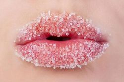 9 cách 'hô biến' môi thâm thành hồng, mọi phụ nữ cần phải biết