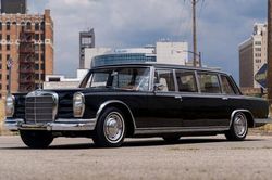 Mercedes-Benz từng phục vụ ngoại trưởng Trung Quốc được bán đấu giá