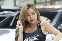Nhan sắc xinh đẹp của người mẫu Han Soo Hee tại triển lãm xe hơi