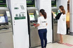 Tỷ lệ lắp đặt máy ATM trên địa bàn tỉnh đạt 22,7 máy trên 100 ngàn dân