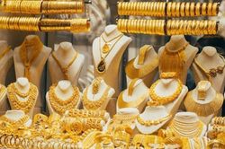 Giá vàng hôm nay 12/8: Lao dốc khủng khiếp, nhà đầu tư ôm trái đắng
