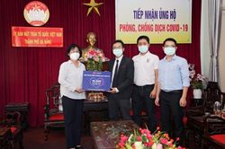 Lazada tặng 10.000 bộ trang phục bảo hộ y tế cho Đà Nẵng