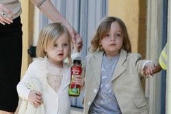 Cuộc sống tự lập của cặp song sinh nhà Angelina Jolie và Brad Pitt