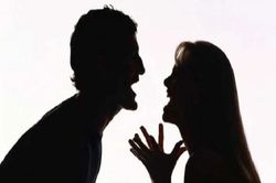 Để 4 thứ này trong nhà vợ chồng quanh năm cãi vã, tiền tài hao tán