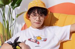 Dịch Dương Thiên Tỉ khiến fan vỡ òa với hình ảnh mới nhất như một cậu học sinh