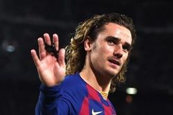 Griezmann mang máy chơi game chờ trận chung kết Champions League