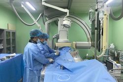 Can thiệp tim mạch cứu sống bệnh nhân ho ra máu 'sét đánh'