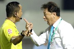 Ghế HLV có mấy chân?