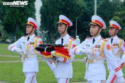 Lễ treo cờ rủ Quốc tang nguyên Tổng Bí thư Lê Khả Phiêu
