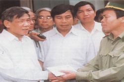 Tổng Bí thư Lê Khả Phiêu và Nghị quyết của Bộ Chinh trị về 'Xây dựng BĐBP trong tình hình mới'