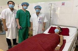 Cứu sống bệnh nhân ho ra máu 'Sét đánh' có tiền sử lao phổi 26 năm
