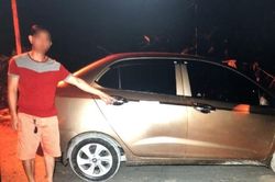 Khởi tố nhóm thanh niên kề dao vào cổ tài xế taxi cướp tài sản