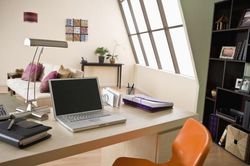 Sắp xếp bàn làm việc hợp phong thủy giúp bạn nhanh thăng tiến