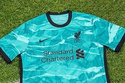 Fan Liverpool phẫn nộ khi CLB ra mắt áo đấu màu xanh lạ mắt